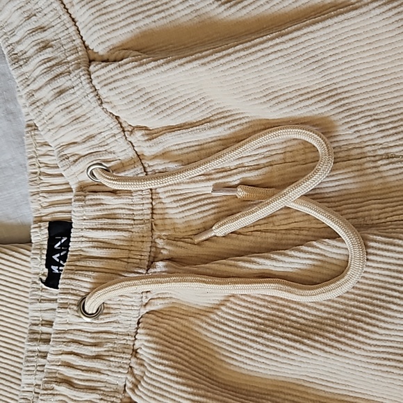 Man boohooMAN corduroy baggy pants size 30R - Picture 11 of 17